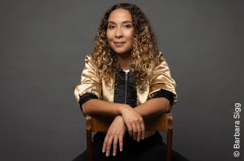 Portrait der Autorin Nora Osagiobare