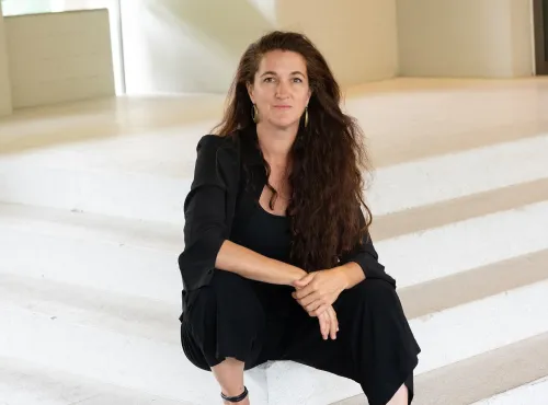 Portrait des Autorin Sabine Abt©AyseYavas2023