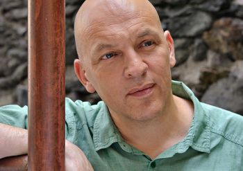 Der erste Band «Herr Brechbühl sucht eine Katze» wird anfangs März erscheinen.