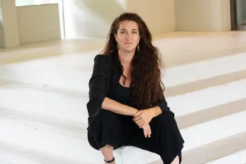 Portrait des Autorin Sabine Abt©AyseYavas2023